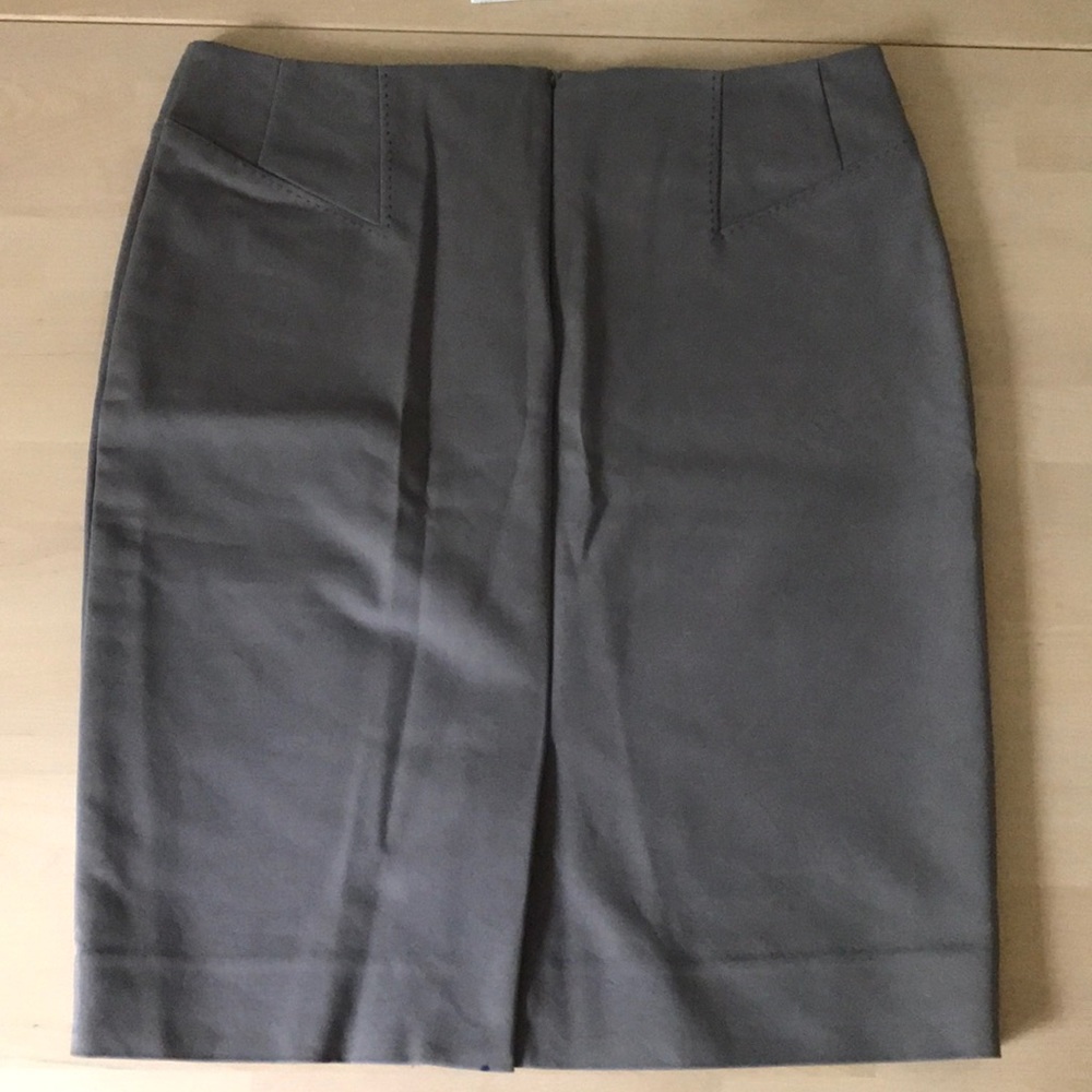 Le Chateau Grey High Waisted Skirt - Picture 2 of 8
